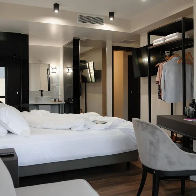 Superior, Studio, King Bed, Acropolis View, B4b Athens 365 Hotel 3/10