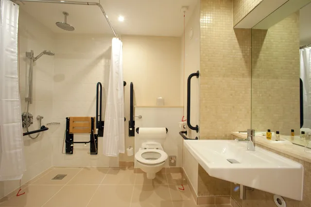 غرفة قياسية بسريرين منفصلين لذوي الإعاقة، Holiday Inn Derby Riverlights 6/6