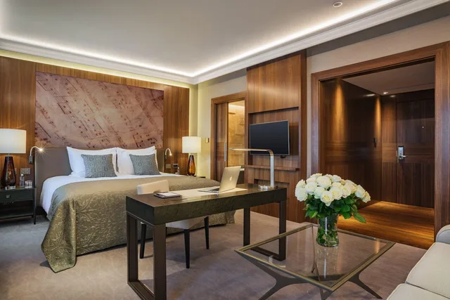 غرفة ديلوكس بسرير كينج بإطلالة، Grand Hotel Kempinski Riga 1/1