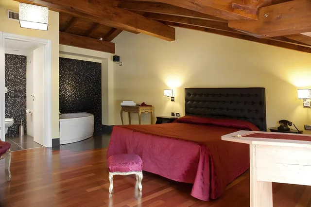 غرفة ديلوكس بسرير مزدوج بحوض استحمام، Hotel Residence Montelago 1/1