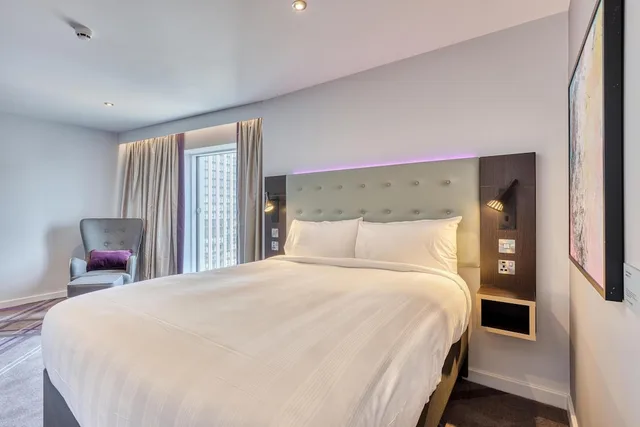 غرفة سوبيريور بسرير مزدوج بإطلالة على المدينة، Premier Inn London Paddington (Paddington Basin) Hotel 1/3