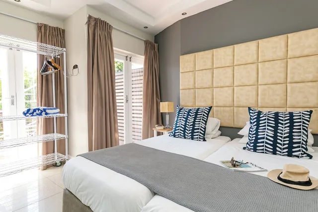 Beach, Club, Studio, King Bed, with Pool، Camps Bay Village 3/10