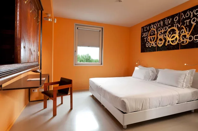 غرفة قياسية ثلاثية كبيرة بسرير كينج وسرير فردي، Aiden by Best Western JHD Dunant Hotel 1/10