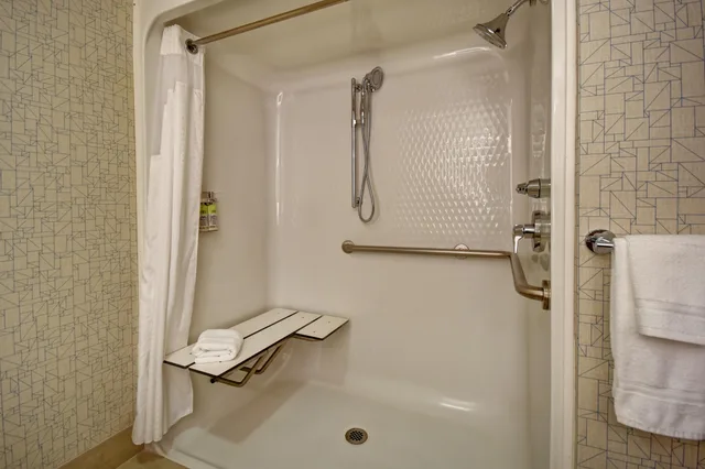 غرفة بسرير كينج، Holiday Inn Express Newport North - Middletown 4/6