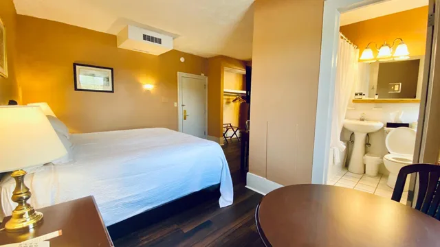 Room, King Bed, The Shawnee Inn And Golf Resort 9/9