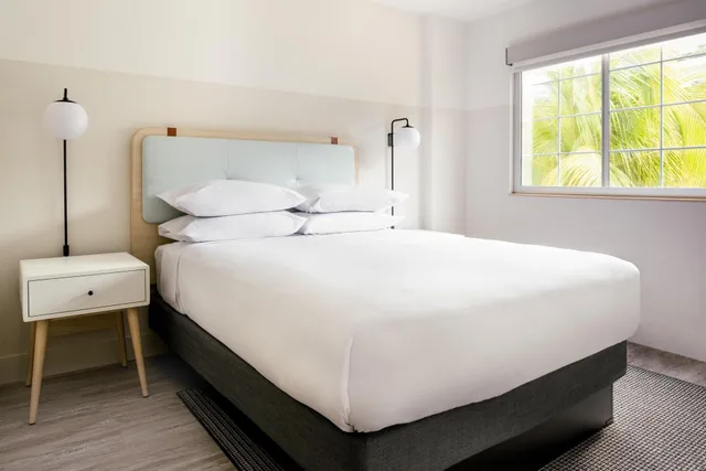 جناح بغرفتي نوم، Hampton by Hilton Grand Cayman Seven Mile Beach 1/3