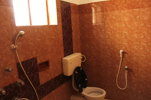 غرفة ديلوكس بسرير كوين بإطلالة جزئية على البحر، HOTEL SEA VIEW PALACE 10/10