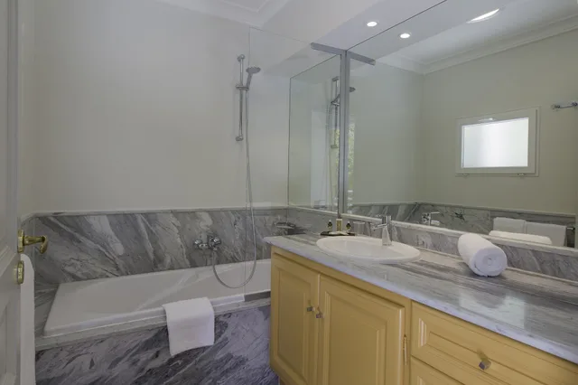 Comfort, Queen Bed, Hill View، Best Western Plus Hotel San Damianu 3/3