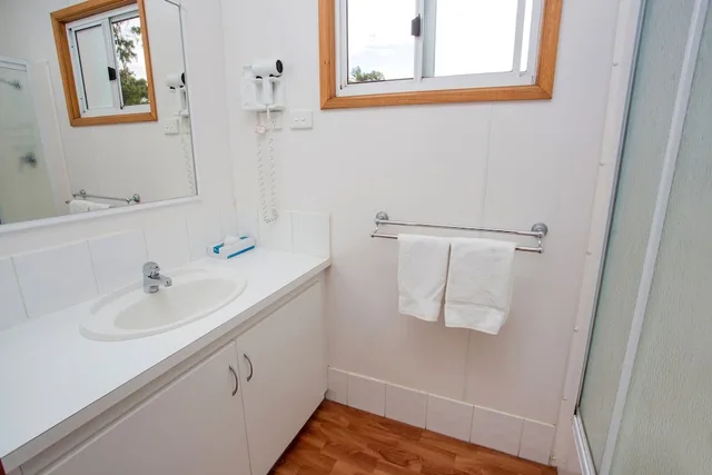 كابينة عائلية بأسرّة بطابقين وسريرين كوين، Bendigo Park Lane Holiday Park 2/2