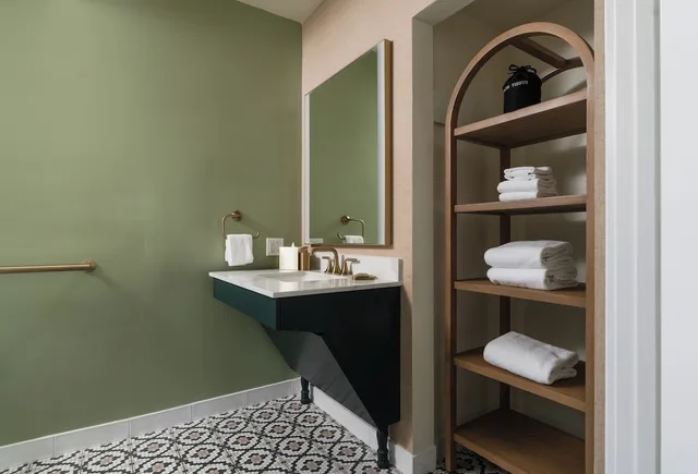 غرفة قياسية بسرير كينج لذوي الإعاقة، Hotel Milo Santa Barbara 5/5