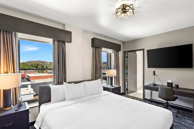 غرفة قياسية بسرير كينج، Tygart Hotel, Ascend Hotel Collection Elkins WV 1/10