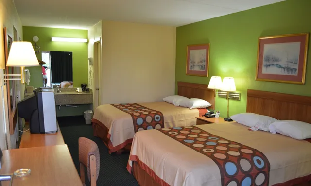 غرفة بسريرين مزدوجين للمدخنين، Super 8 by Wyndham Tifton 1/3
