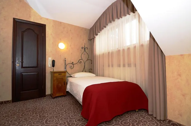 Room, Single, Justus Hotel 2/2
