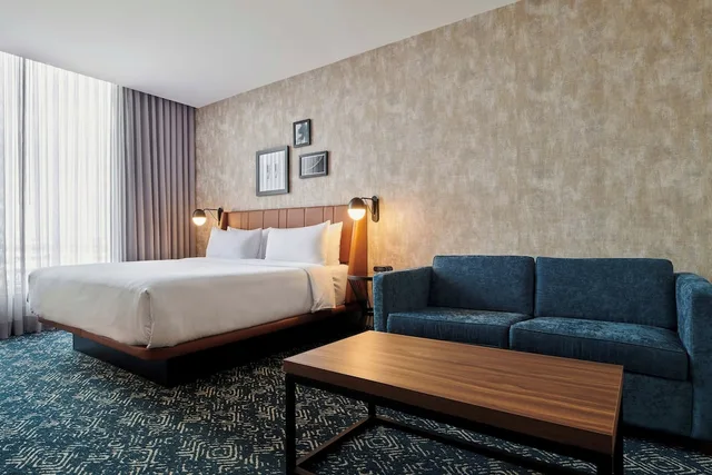 غرفة ديلوكس بسرير كينج مع أريكة، Four Points by Sheraton Ciudad Juarez 2/4