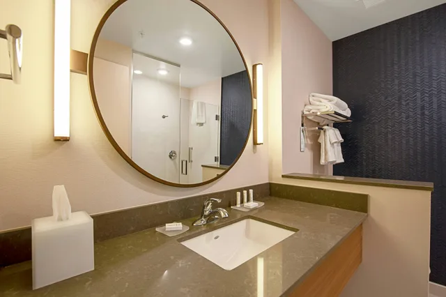 غرفة، Fairfield Inn & Suites By Marriott Duluth Waterfront 3/3