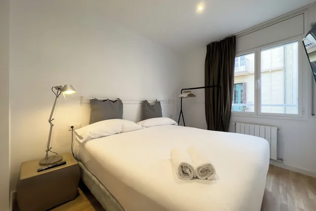 3 Bedrooms, Apartment, 1 Double and 4 Single Beds, 2 Bathrooms، Animapartments Sants 7/10