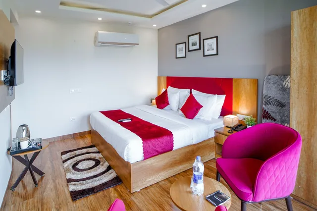 غرفة ديلوكس بسرير مزدوج، Saltstayz Hotel Huda City Center 2/10