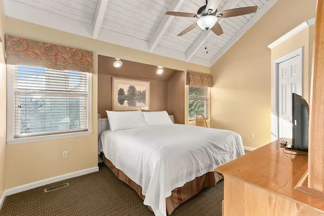 كوخ بسريرين منفصلين وسريرين كينج بغرفتي نوم مع أريكة، Sunrise Ridge Resort 4/9