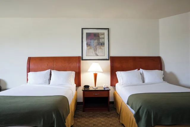 جناح بسريرين كوين بحوض استحمام، Holiday Inn Express Hotel Suites Fairfield North 1/1