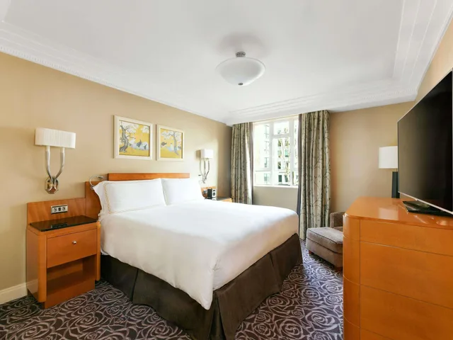 جناح جونيور، The Savoy Hotel 2/9
