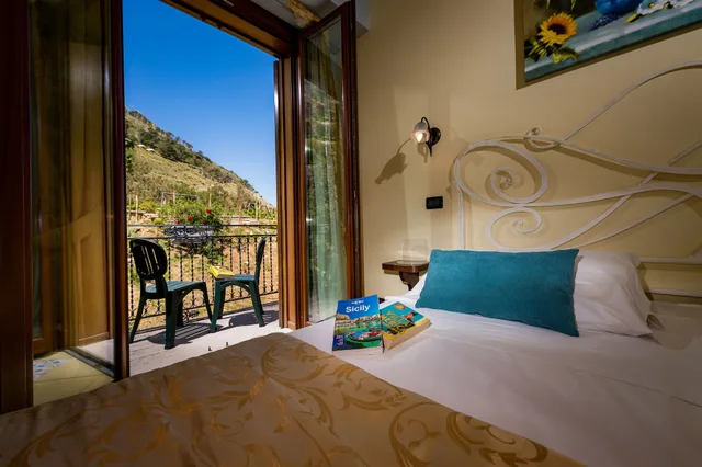 غرفة كلاسيكية صغيرة بسرير مزدوج أو سريرين منفصلين بشرفة، HOTEL CALA MARINA 1/3