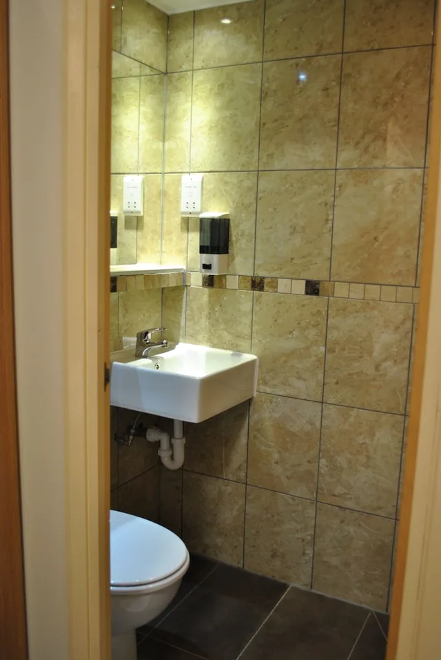 Room, Single, Carlton Hotel 6/8