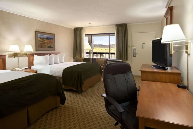 غرفة بسريرين كوين للمدخنين، Days Inn & Suites by Wyndham Trinidad 1/1