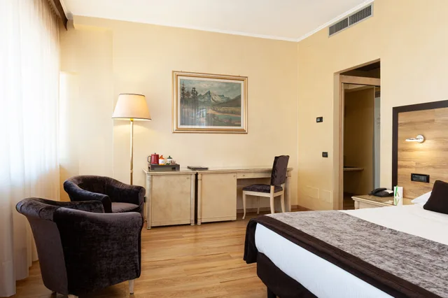 Premium, Studio, Suite, Queen Bed, Allergy Friendly, Augustus Hotel 1/3