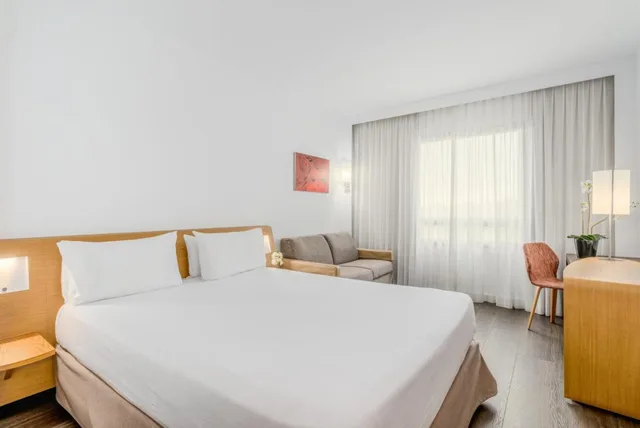 Romantic, King Bed, Exe Madrid Norte 1/6