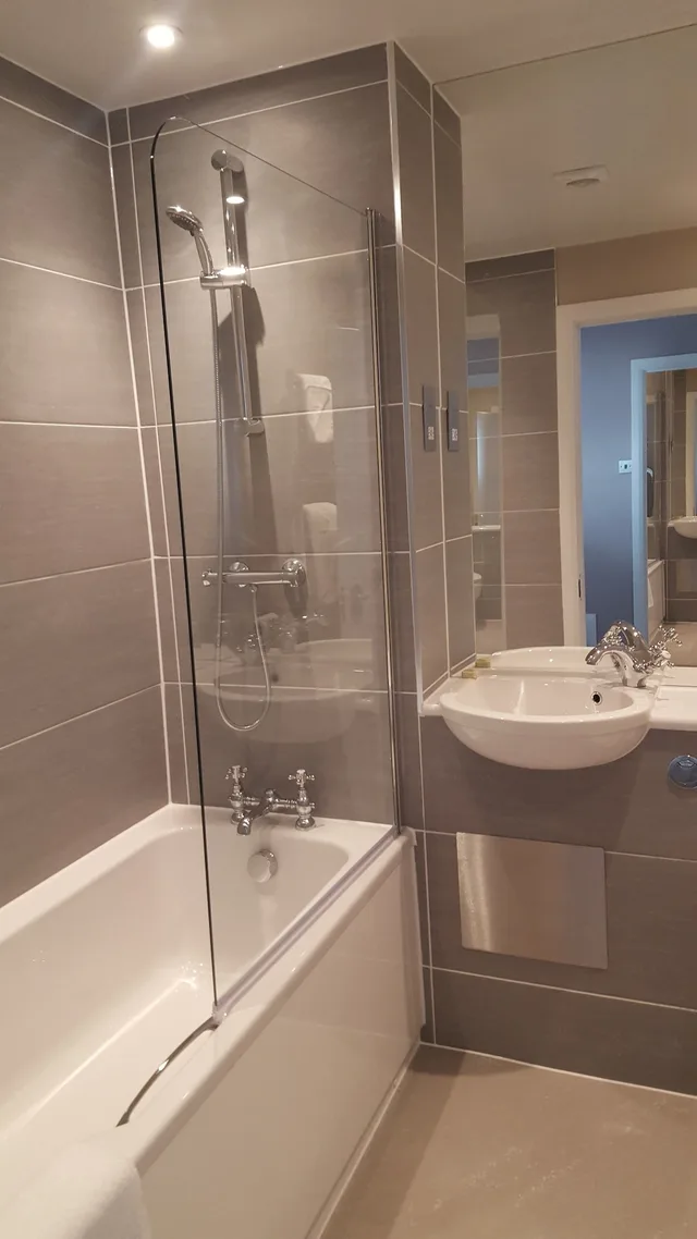غرفة قياسية بسرير كينج بإطلالة على البحر بغرفة نوم واحدة، Osborne Hotel 3/3