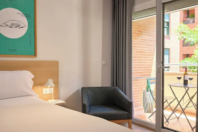 غرفة رباعية بسرير كوين وسريرين منفصلين بشرفة، ROOMS CIENCIAS 5/8