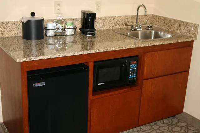 Suite, Hampton Inn Gainesville FL 3/3