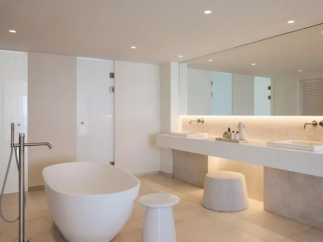 White, Suite, King Bed، Amirandes, A Resort to Live 3/3