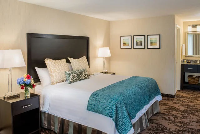 غرفة قياسية بسرير كينج، Port Inn & Suites Kennebunk, Ascend Hotel Collection 1/4