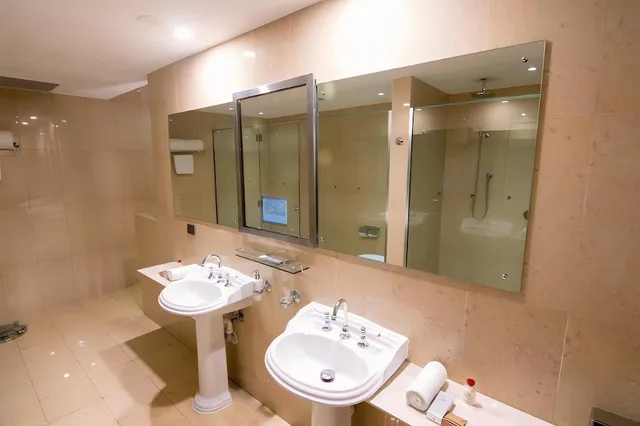 جناح، Airways Hotel 2/3