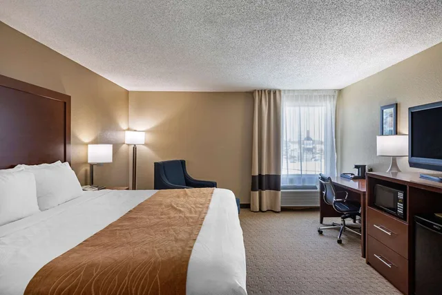 غرفة بسرير كينج، Comfort Inn N Myrtle Beach Barefoot Landing 2/5