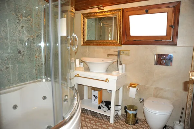 جناح ملكي بسرير كوين بإطلالة على البحر بشرفة، Lemon Villa Hotel 1/2