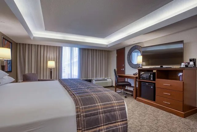 Deluxe, King Bed, Sofa, Drury Inn and Suites St Louis Fairview Heights 1/4