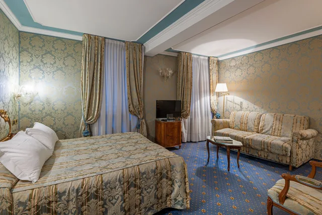 Superior, Double Bed, Hotel Al Ponte Antico 1/7