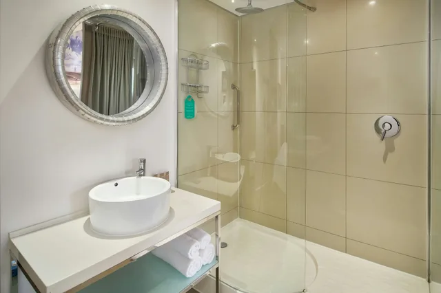 غرفة بسريرين منفصلين، Protea Hotel By Marriott O R Tambo Airport 3/11
