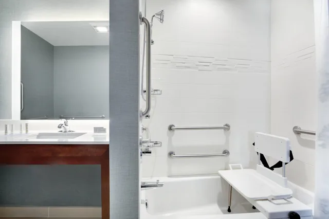 جناح بسرير كينج بغرفة نوم واحدة مع أريكة، Residence Inn Kingston 5/8