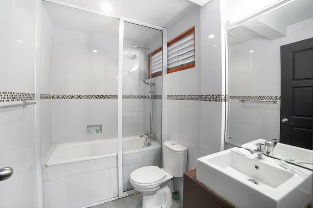 3 Bedrooms, Chalet, 2 Double and Twin Beds، Nongsa Point Marina Resort 9/10