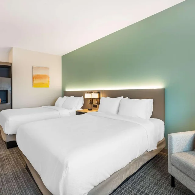 غرفة رباعية بسريرين كوين، Comfort Inn & Suites Nashville TN 2/4