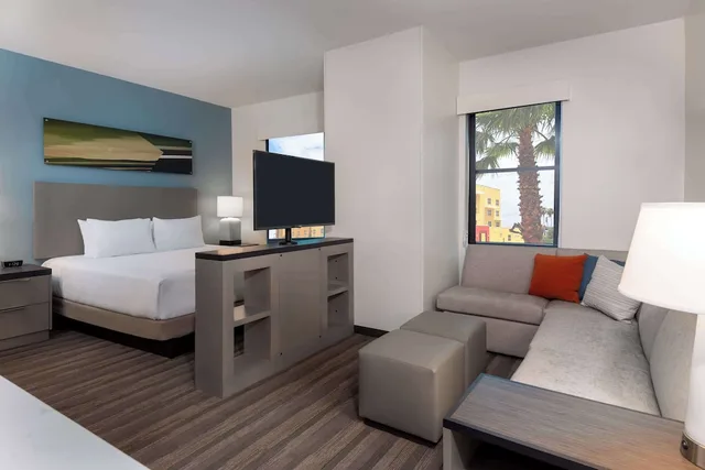 جناح استوديو بسرير كينج مع أريكة بمطبخ بحوض استحمام لذوي الإعاقة، Hyatt House Tampa Airport Westshore 2/4