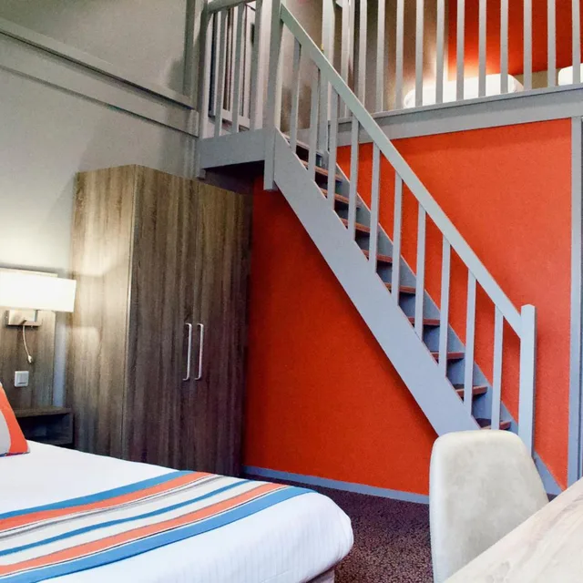 غرفة رباعية بسرير مزدوج وسريرين منفصلين، KYRIAD PRESTIGE BORDEAUX OUEST - MERIGNAC 6/8