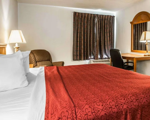 غرفة بسرير كينج بجاكوزي، Quality Inn Rochester South 7/10