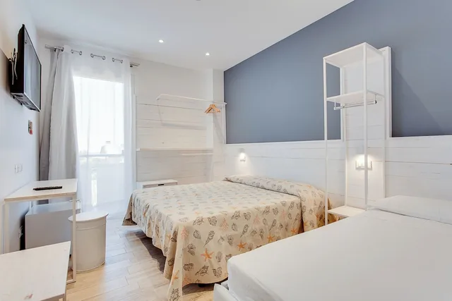 غرفة رباعية بسريرين منفصلين وسرير بطابقين بإطلالة على المسبح، Evo Boutique Hotel 3/4