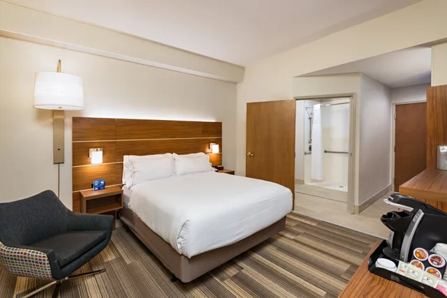 غرفة بسرير كوين لذوي الإعاقة، Holiday Inn Express Hotel Suites Peoria North Glendale 1/2