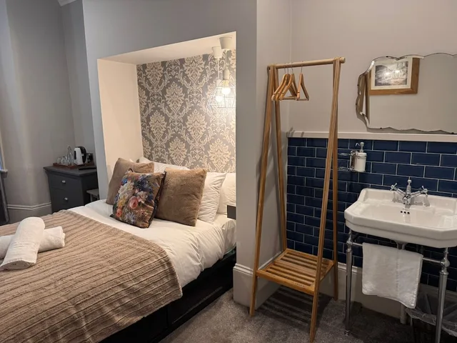 Room, Double Bed, Park View, Shared Bathroom, Regency Guest House 2/2