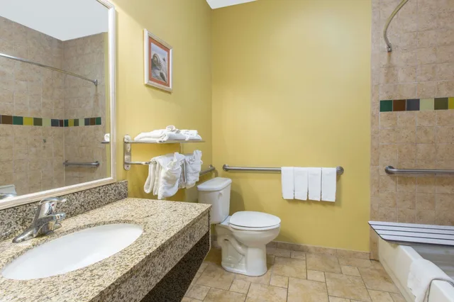 غرفة بسريرين كوين لذوي الإعاقة، Hawthorn Suites by Wyndham Corpus Christi Padre Island 2/2